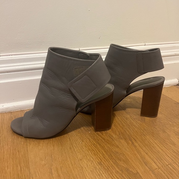 Vince Faye Block Heel Ankle Strap Booties Gray Size 8 - Picture 5 of 6